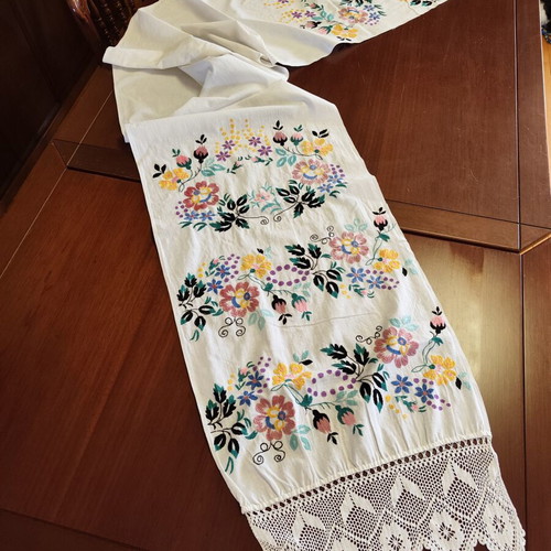 Traditional handmade table runner like new 45x270 cm