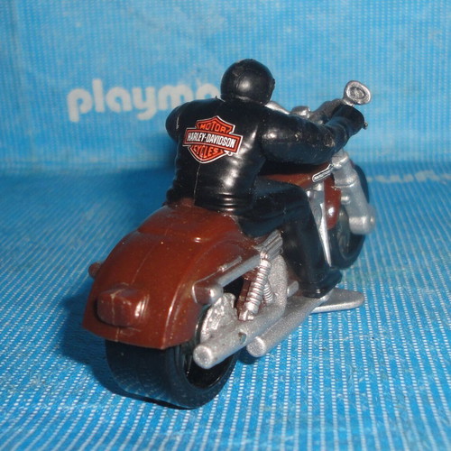 Hot Wheels Harley Davidson 1:64 scale motorcycle model, like new, rider not removable