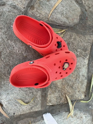 Crocs clogs orange-red with 2 authentic bits, size 37