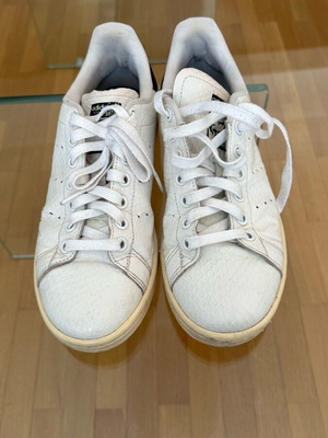 Αθλητικό παπούτσι Adidas Stan Smith σαν καινούργιο, μέγεθος 38, μαύρο και άσπρο