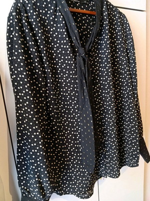 Cloud 9 black shirt with hearts like new, embroidered beads