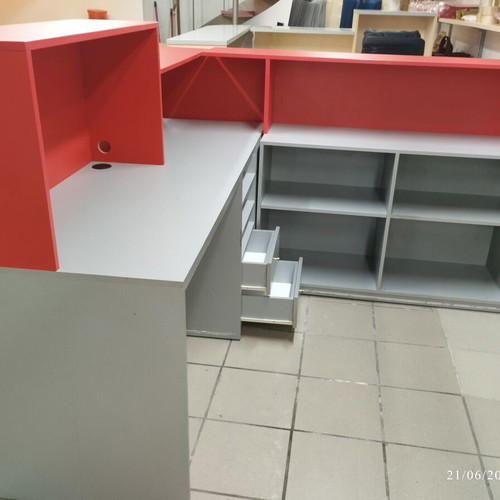 Reception desk red like new, dimensions 180x180x110 cm