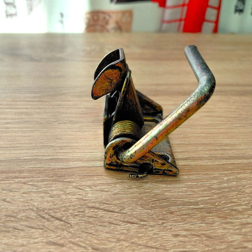 GLX Seat Latch used, functional, very good condition