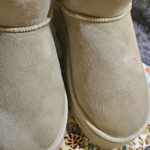Boots with fur lining like new, beige, size 39