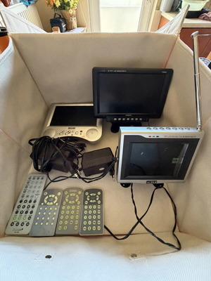 Φορητές LCD τηλεοράσεις και monitor μεταχειρισμένες, πακέτο 3 με τηλεχειριστήρια και τροφοδοτικά