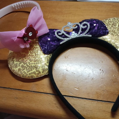 Hairbands set of 2 like new with bow, teddy bear, crown, and mouse ears