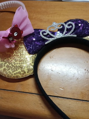 Hairbands set of 2 like new with bow, teddy bear, crown, and mouse ears
