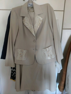 Suit like new, size L-XL