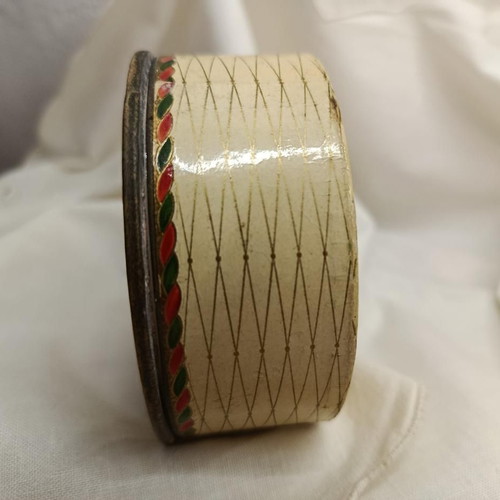Vintage Chantilly powder box by Houbigant used, 1930s