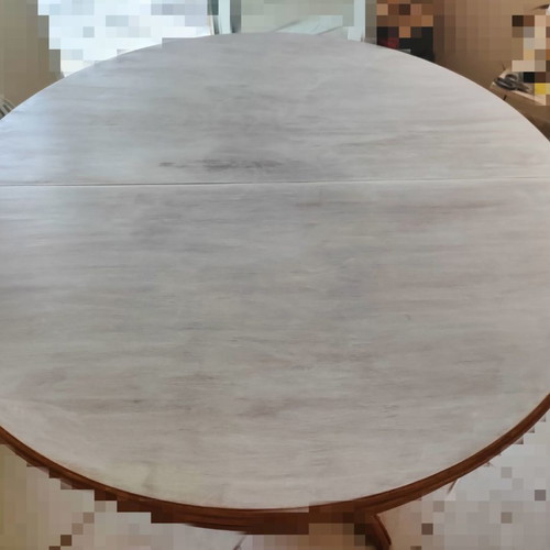 Rotonda table used for dining or decoration