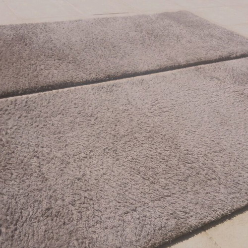 Bedroom rugs grey like new, set of 2 pieces