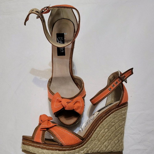 Bozikis orange platform shoes size 39 new