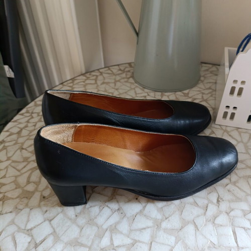 Leather pumps, black, size 40