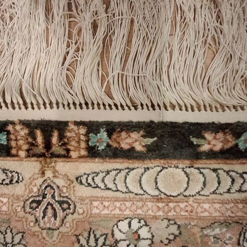 Persian rug used 100% silk handmade 2.40 x 1.64