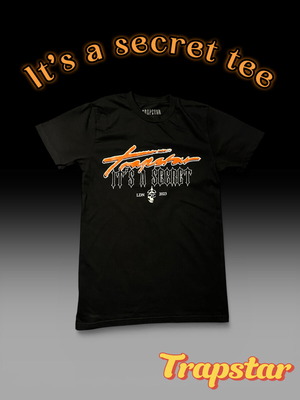 Trapstar It’s A Secret tee καινούργιο, μέγεθος XS/S, μαύρο και κόκκινο