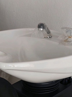 Πορσελάνη λουτήρα καινούργια ιταλική, λευκή με ειδική εσωτερική διαμόρφωση