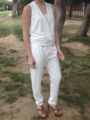 BSB white sleeveless jumpsuit like new, size 40