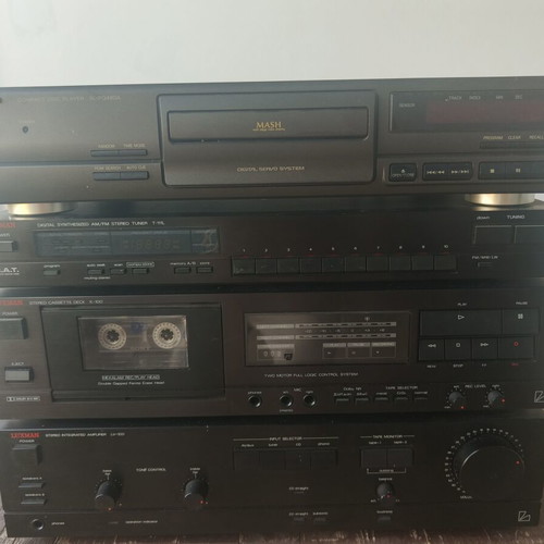Luxman and Technics stereo system with amplifier and CD player