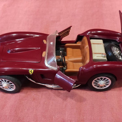 Ferrari 250 Testa Rossa 1958 metal model scale 1:18 new