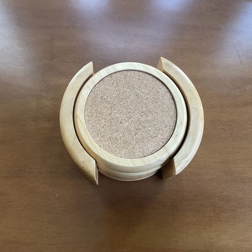 Coaster set like new, 6 round wooden pieces