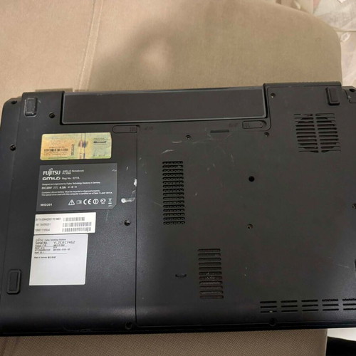 Fujitsu Amilo Pi 3560 laptop used, non-functional for spare parts