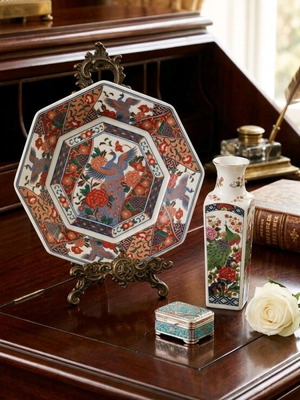 Imari Japanese Porcelain Set with Octagonal Plate and Vase, like new