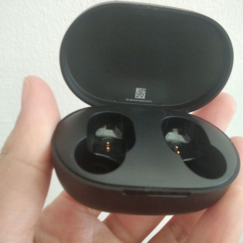 Redmi charging case for earphones like new