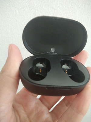 Redmi charging case for earphones like new