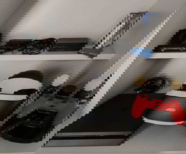PlayStation 4 με PlayStation VR & Πλήρες Σετ Αξεσουάρ + Παιχνίδια.