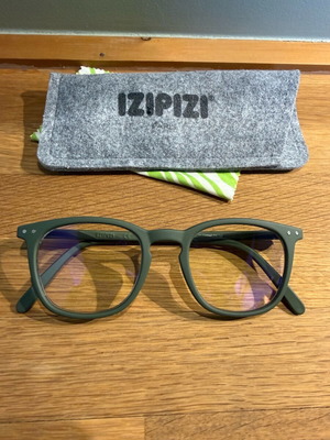 Izipizi blue light glasses like new, khaki