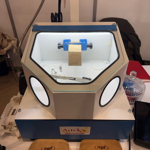 Jewelry Work Cabinet for Sandblasting and Vacuum Like New