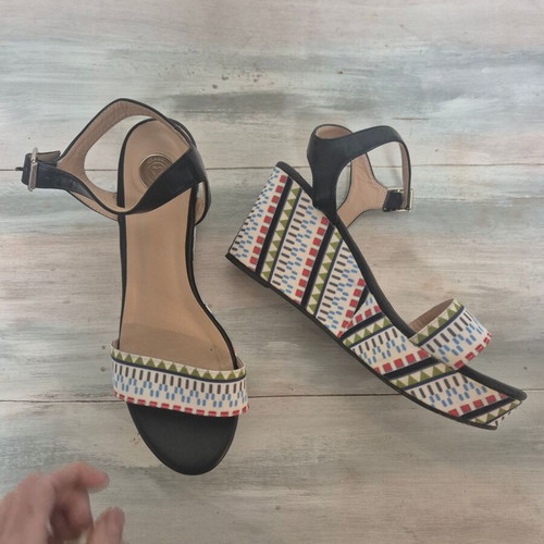 Axel colorful platform shoes size 40 like new