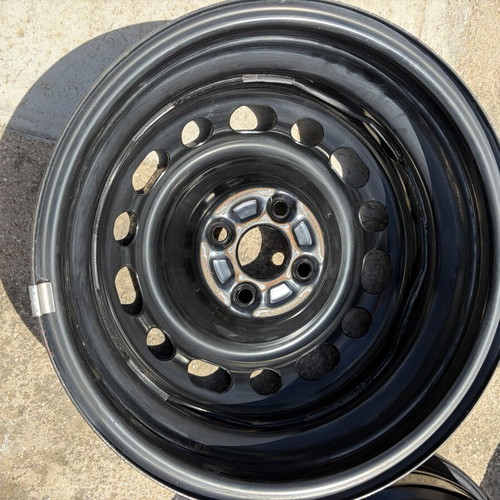 Γνήσιες ζάντες Mazda 2 15" σαν καινούργιες, συμβατές με Toyota Yaris και Suzuki Swift