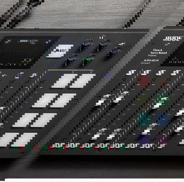RØDE RØDECaster Pro Всичко-в-едно производствено решение за подкастинг, стрийминг и създаване на съдържание