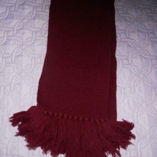 Bordeaux knitted scarf like new