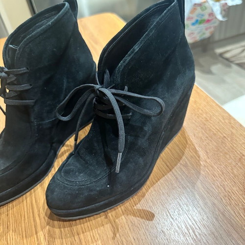 Zinda black suede wedge ankle boots size 38 like new