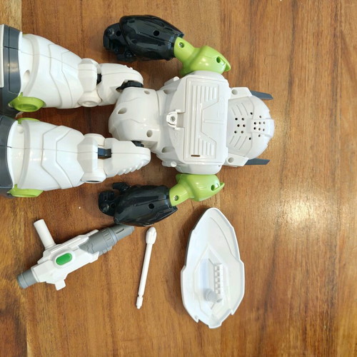 Electronic robotic toy used with gun and shield 3+