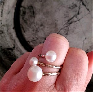 Ασημένιο επιχρυσωμένο δαχτυλίδι με πέρλες