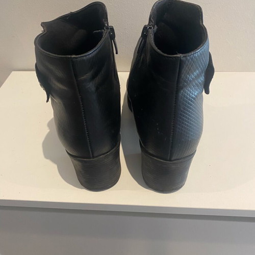 Commanchero No41 ankle boots like new, black