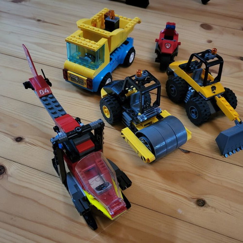 Lego sets like new with instructions and 3 new gifts