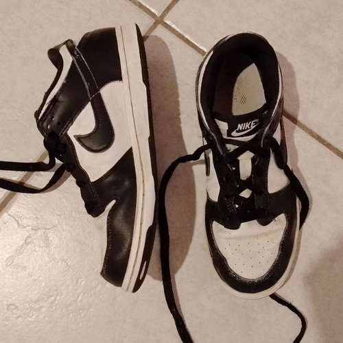 Nike athletic shoes size 34 used, black and white