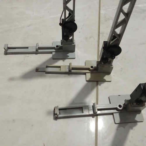 LGB 50300 G Scale Railway Signals, 3 pieces (1 functional + 2 for parts)