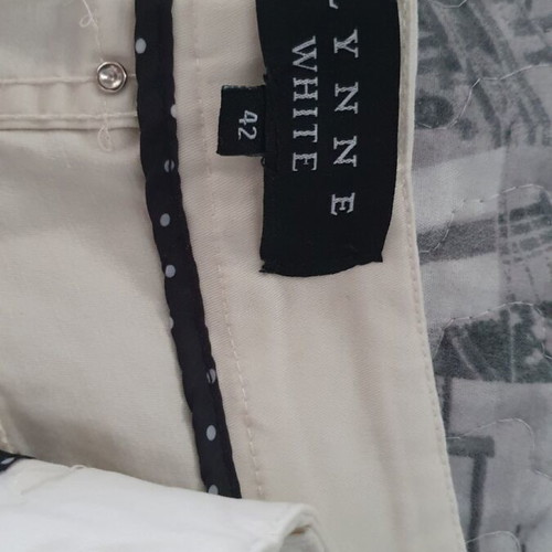 Lynne white shorts new, size XL