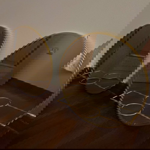 Επιτοίχιοι καθρέφτες μεταχειρισμένοι, σετ 2, χρυσοί με θέση για γλαστράκι