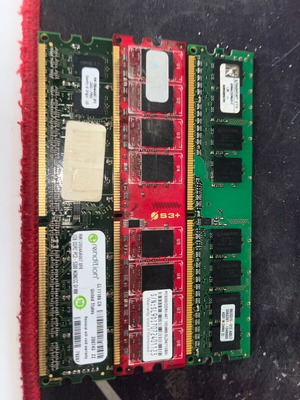 RAM memory used 1GB + 1GB + 512MB