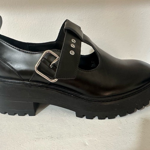 Zara women's shoe new, black, lug sole, size 37