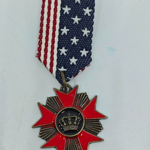 Vintage decorative medal with American flag and crown like new