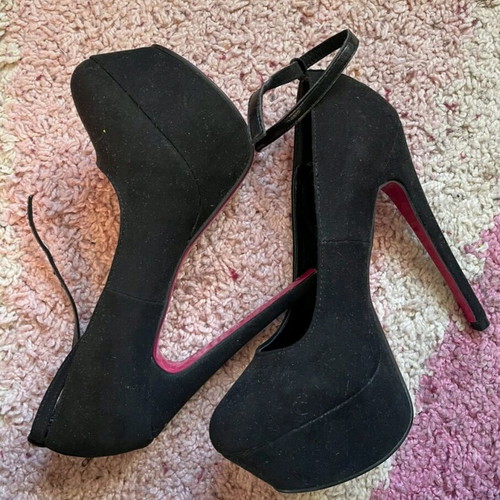High-heeled pumps like new, size 39, black and pink velvet