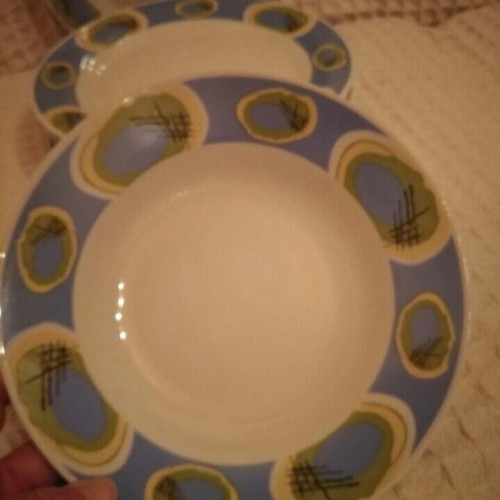 House set of 12 plates like new, 6 shallow and 6 soup