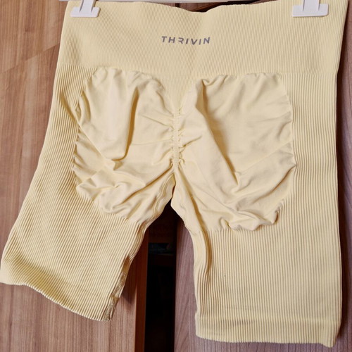 Thrivin Elevate Sculpting High Waist Scrunch Shorts new, butter color, size L